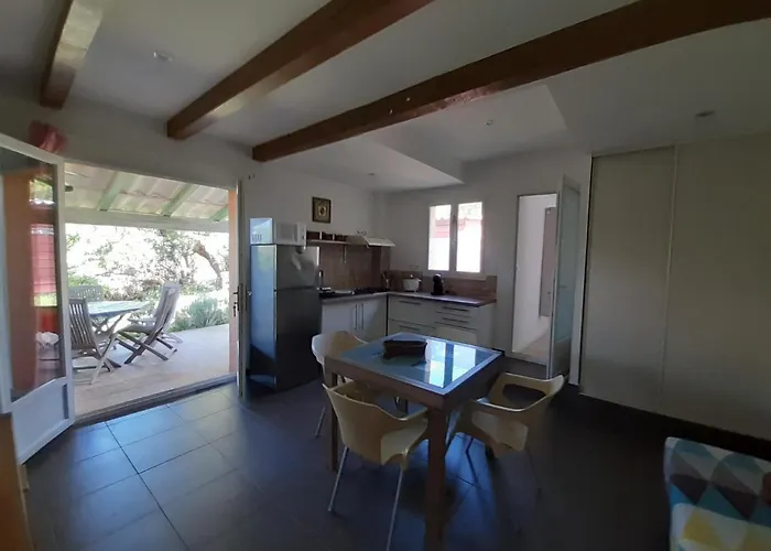 Joli Avec Piscine Chauffee Aléria